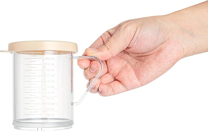 Restaurantware RW Base 10 Ounce Clear Plastic Dredge Spice Shaker 1 Reusable Dry Rub Shaker - Includes Beige Perforated Lid With Handle Clear Polycarbonate Spice Shaker For Fine Seasonings
